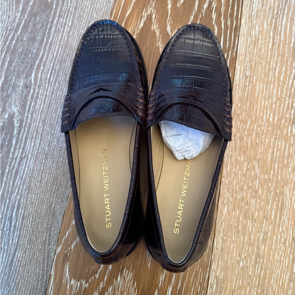 Stuart Weitzman
Women's Lottie Embossed Loafers NWT - Picture 12 of 16